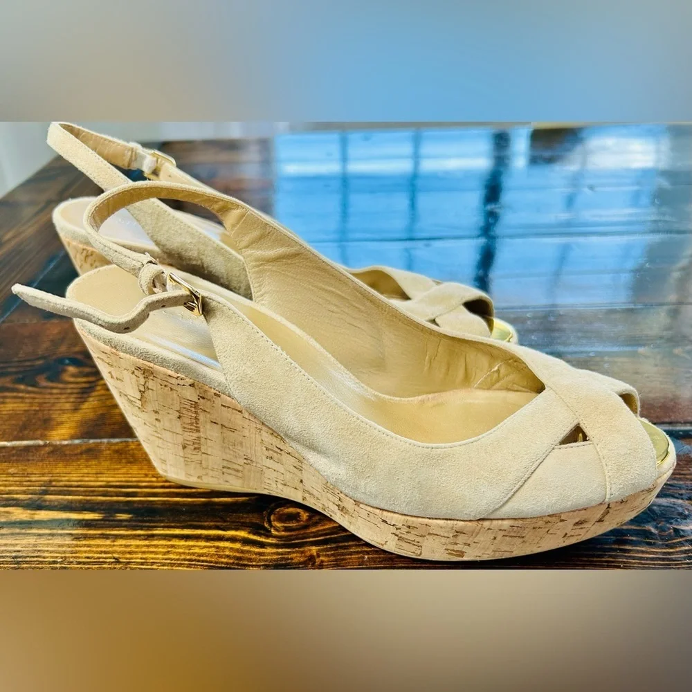 Stuart Weitzman tan suede wedge size 10 - Picture 2 of 6